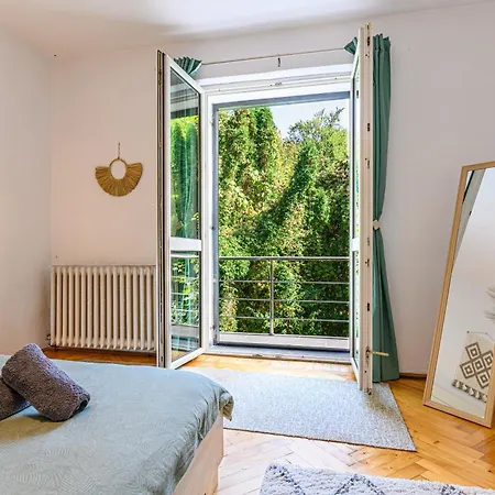 Apartment Schei House *