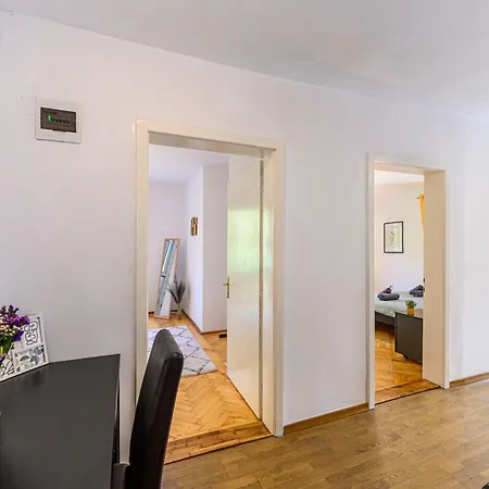 Schei House Apartment *